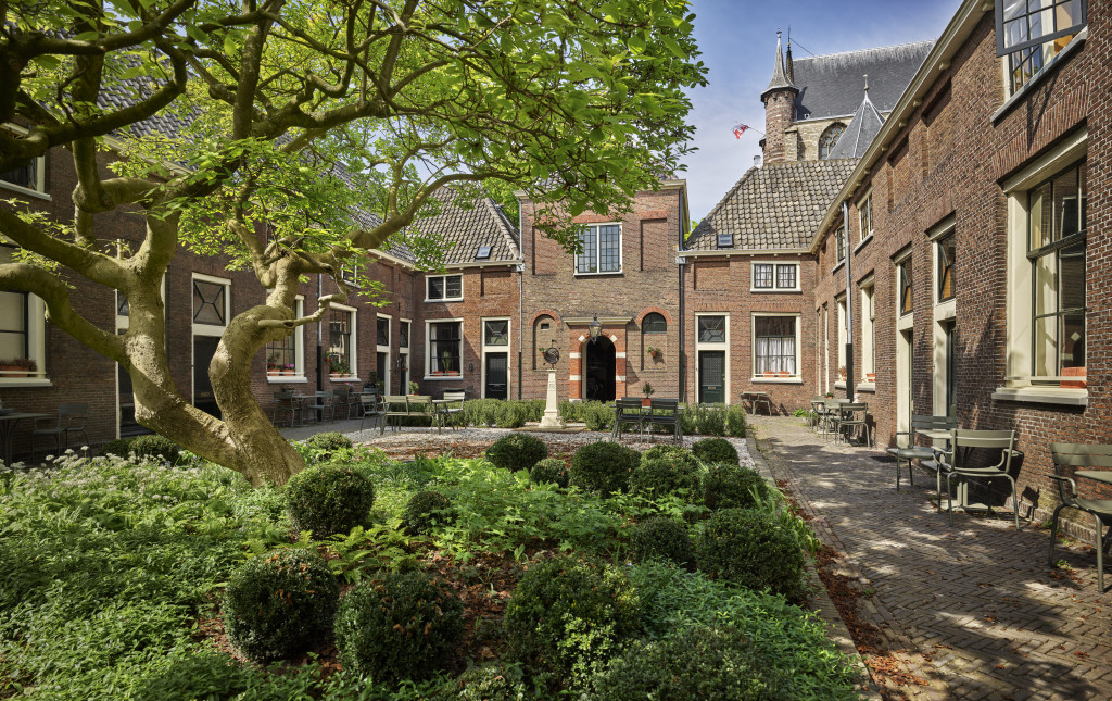 Leiden courtyards